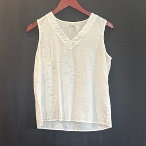 Chic White V-Neck Tank Top